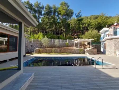 Fethiye Üzümlüde Doğa İçinde Satılık Yüzme Havuzlu Müstakil Lüks Villa